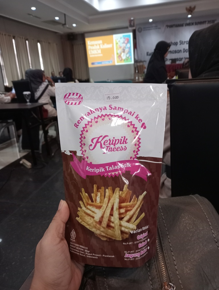 Keripik talas stik dan keripik singkong