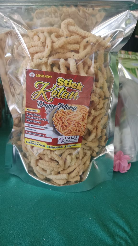 Kacang bawang dan stik ketan