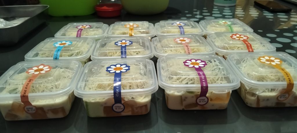 Salad buah dan Pudot (puding sedot)